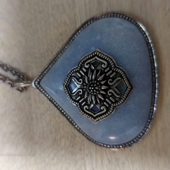 Lucky Brand necklace. Silver on stone. - Picture 2 of 3